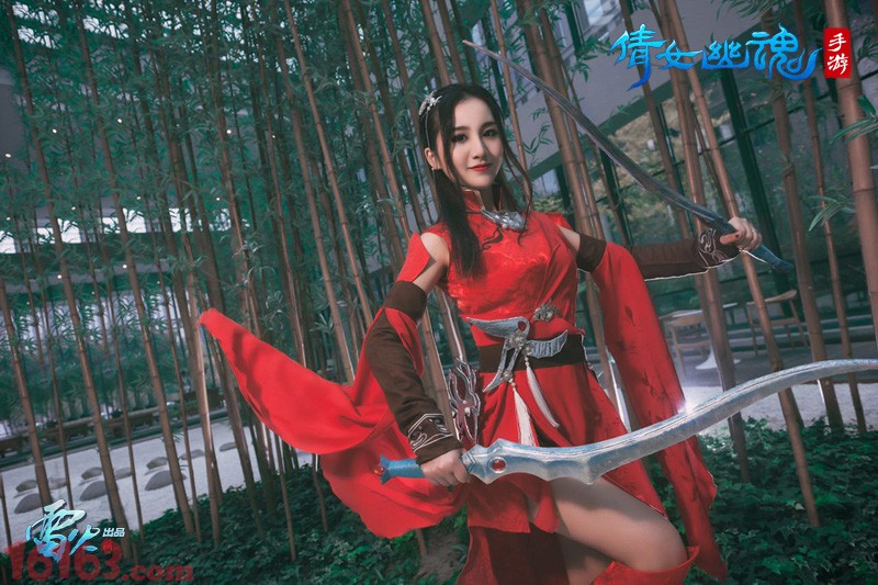 玩家盛典现场的coser—红衣女刀客